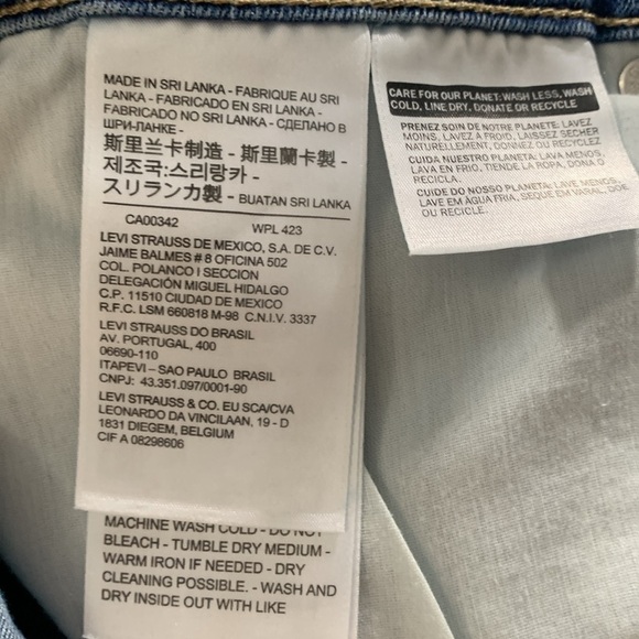 Levi’s Medium Wash “Classic Shorts” Stretch Denim 5 Pocket Style size 32 - Picture 10 of 12